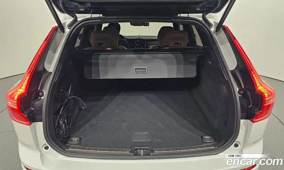 Volvo XC60 2024 2.0 автомат (гидро), фото 32