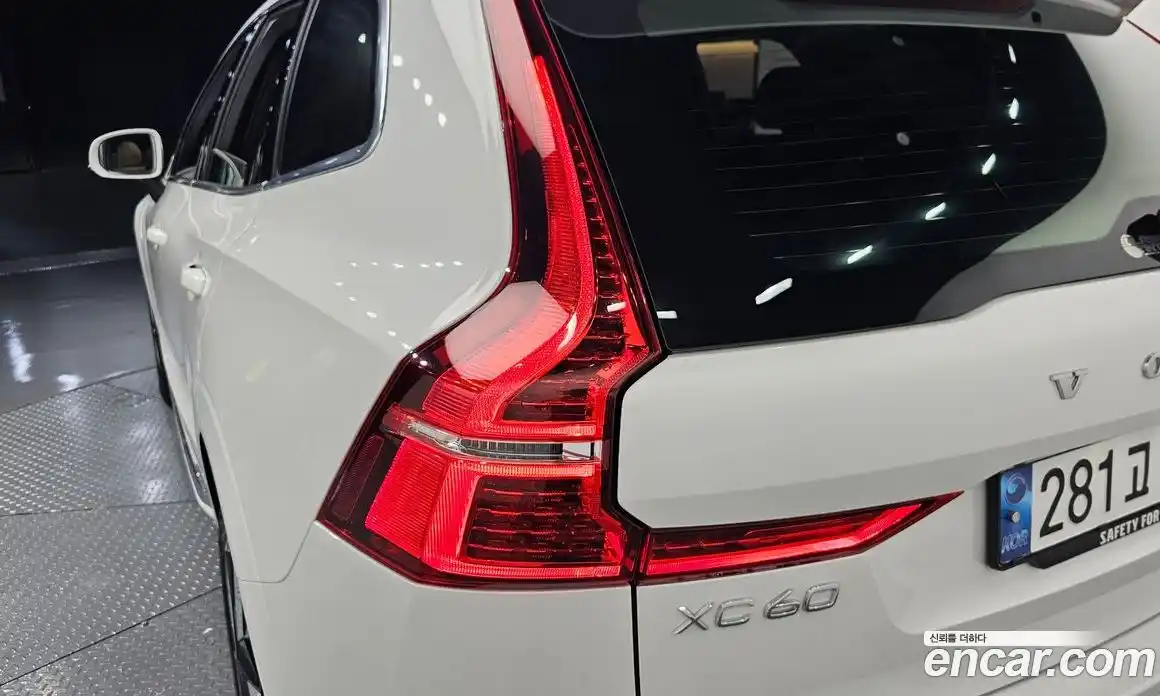 Volvo XC60 2024 2.0 автомат (гидро), фото 8