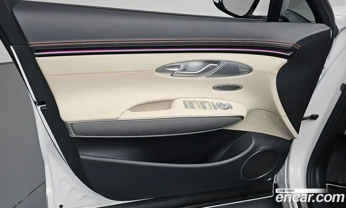 Genesis GV70 2025 3.5 автомат (гидро), фото 13