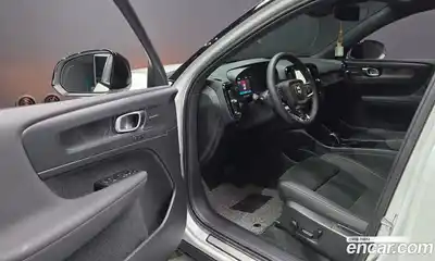 Volvo XC40 2024 0.2 автомат (гидро), миниатюра 12