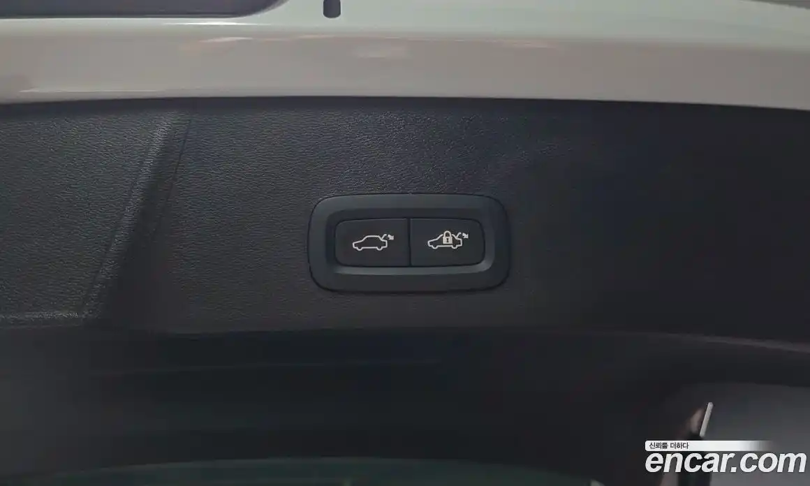 Volvo XC40 2024 0.2 автомат (гидро), фото 26