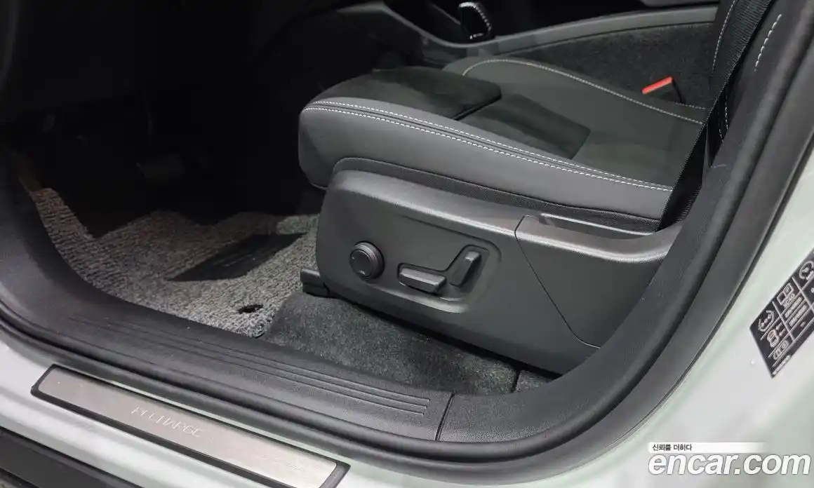 Volvo XC40 2024 0.2 автомат (гидро), фото 27