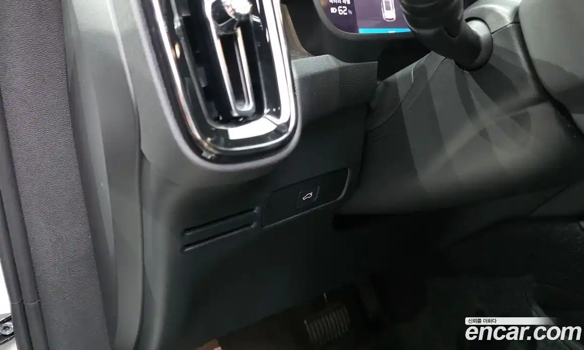 Volvo XC40 2024 0.2 автомат (гидро), фото 28