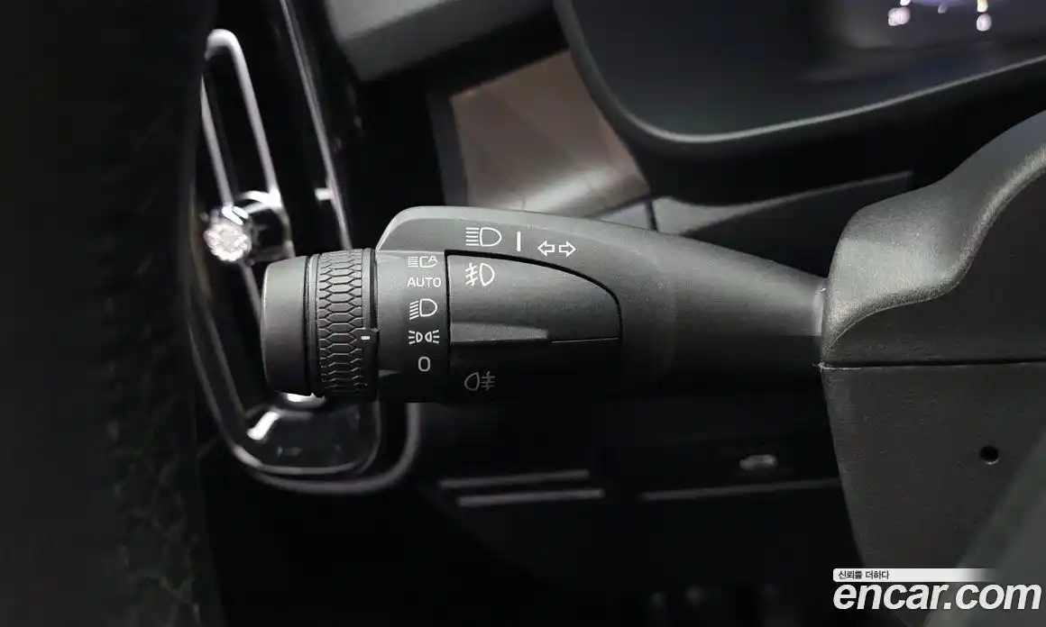 Volvo XC40 2024 0.2 автомат (гидро), фото 29