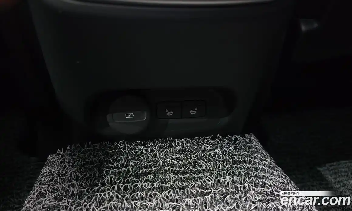 Volvo XC40 2024 0.2 автомат (гидро), фото 30