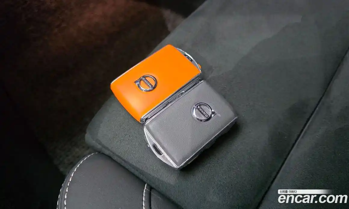 Volvo XC40 2024 0.2 автомат (гидро), фото 32