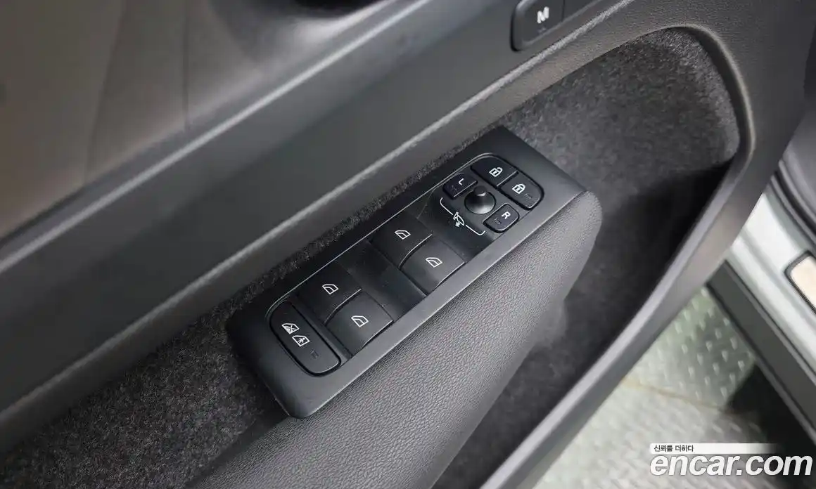 Volvo XC40 2024 0.2 автомат (гидро), фото 33