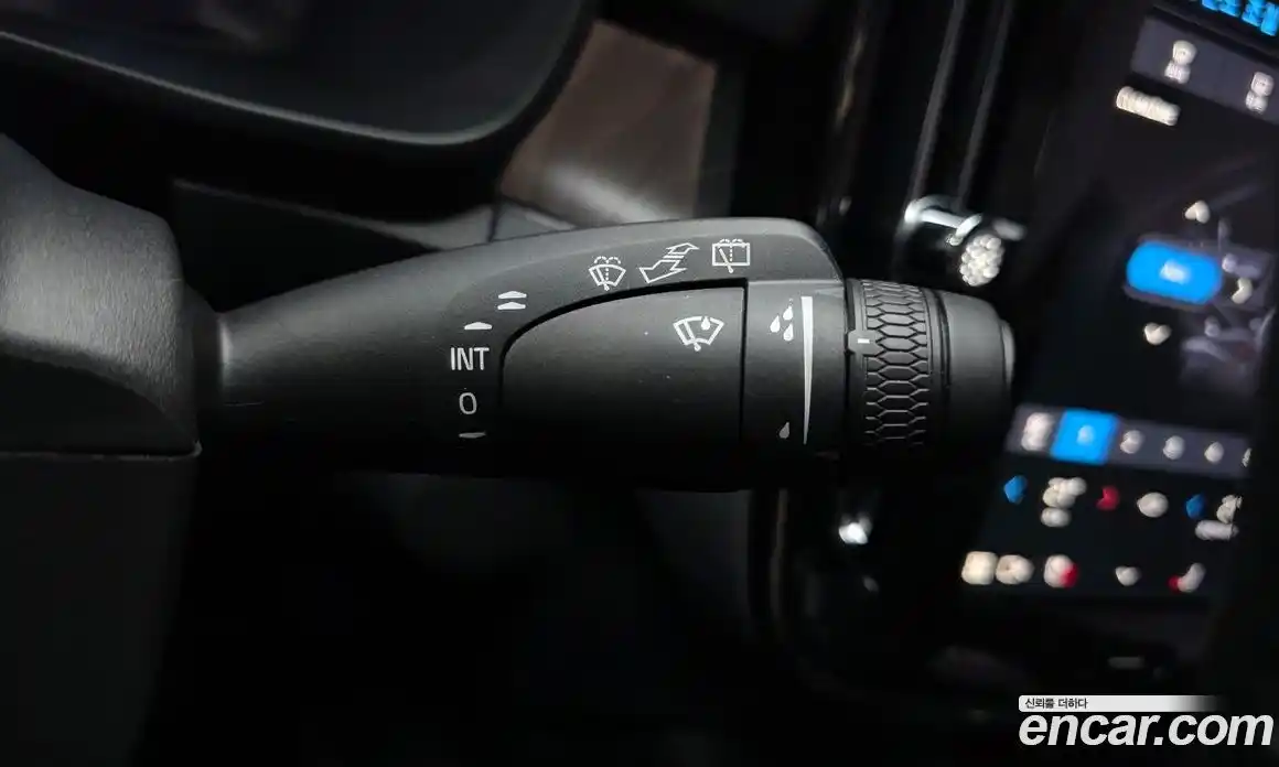Volvo XC40 2024 0.2 автомат (гидро), фото 35