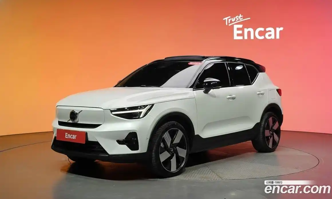 Volvo XC40 2024 0.2 автомат (гидро), фото 36
