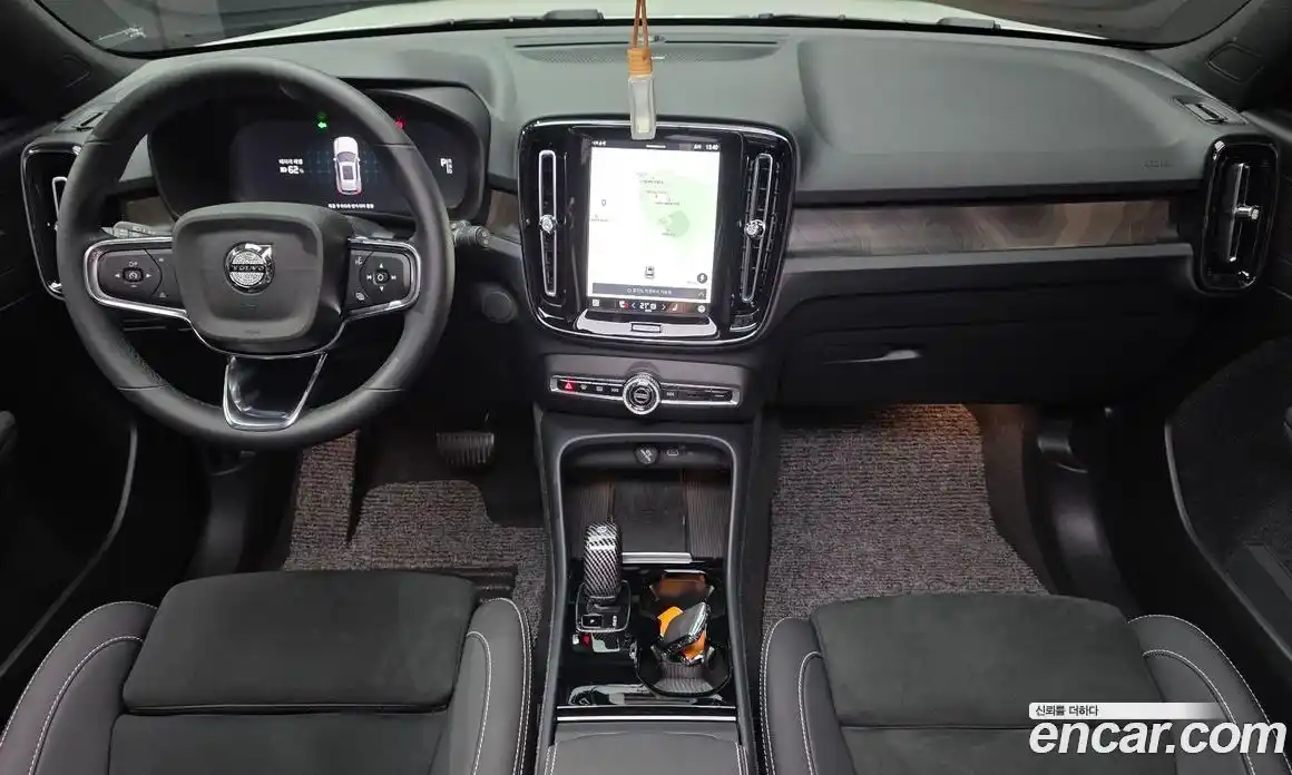 Volvo XC40 2024 0.2 автомат (гидро), фото 9
