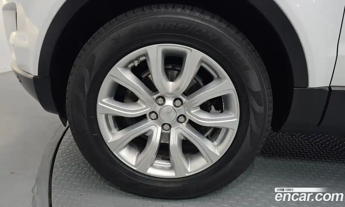 Land Rover Range Rover Evoque 2015 2.2 автомат (гидро), фото 5