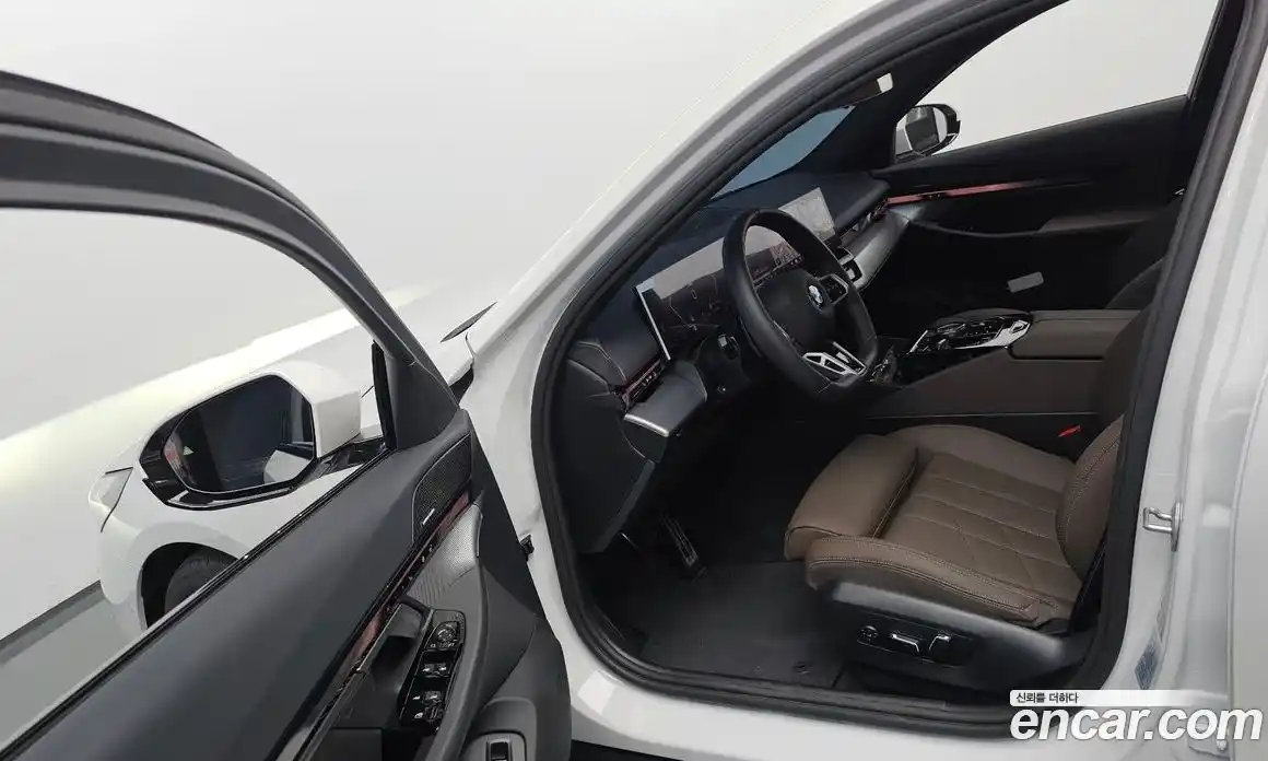 BMW 5 серия 2025 2.0 автомат (гидро), фото 12