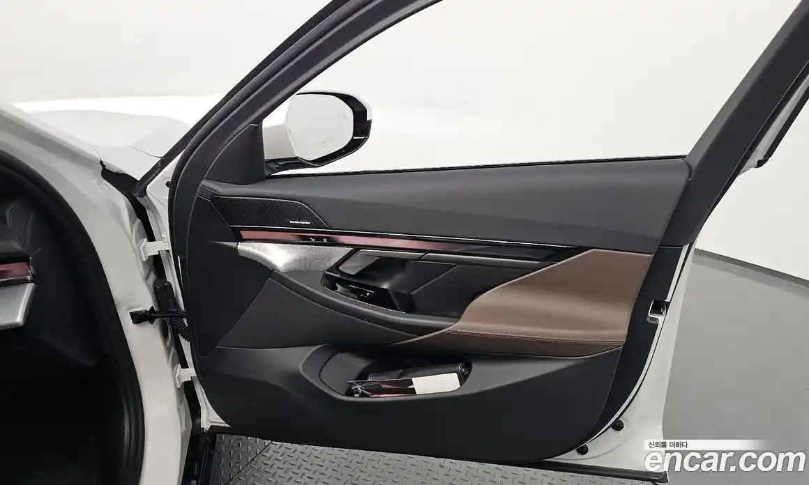 BMW 5 серия 2025 2.0 автомат (гидро), фото 13