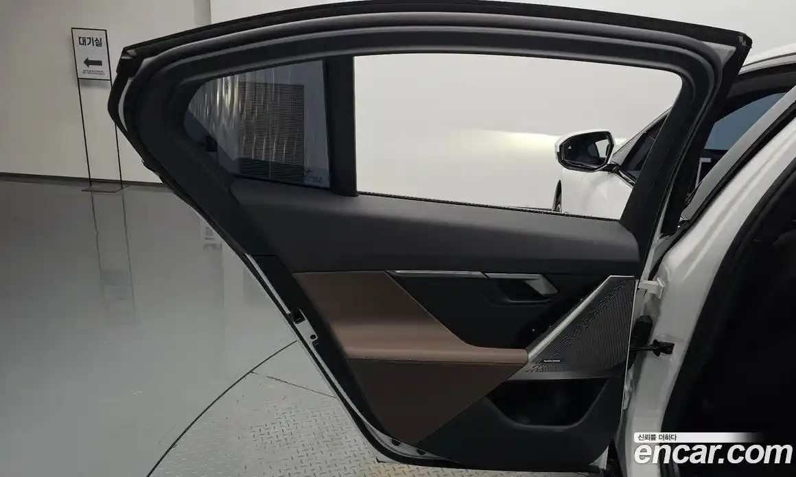 BMW 5 серия 2025 2.0 автомат (гидро), фото 14