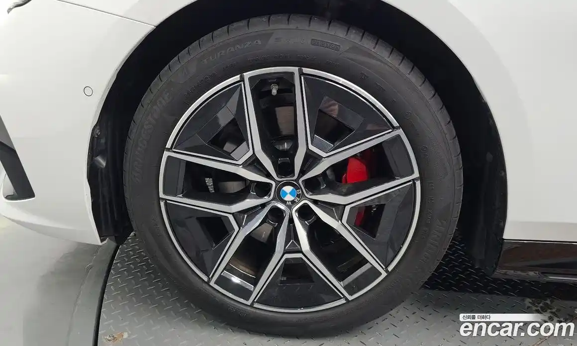 BMW 5 серия 2025 2.0 автомат (гидро), фото 4