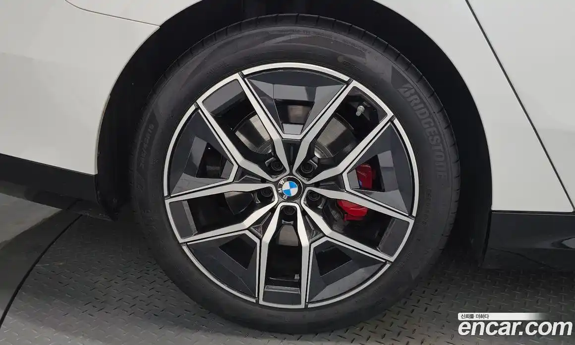 BMW 5 серия 2025 2.0 автомат (гидро), фото 6
