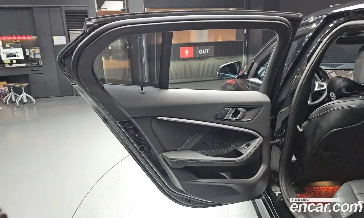 BMW 1 серия 2022 2.0 автомат (гидро), фото 15