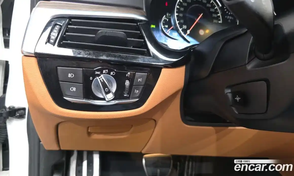 BMW 5 серия 2017 2.0 автомат (гидро), фото 40