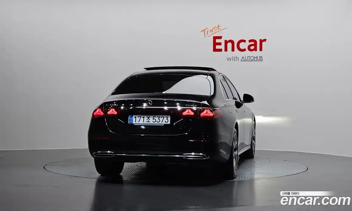 Mercedes-Benz E-Class 2024 2.0 автомат (гидро), фото 4