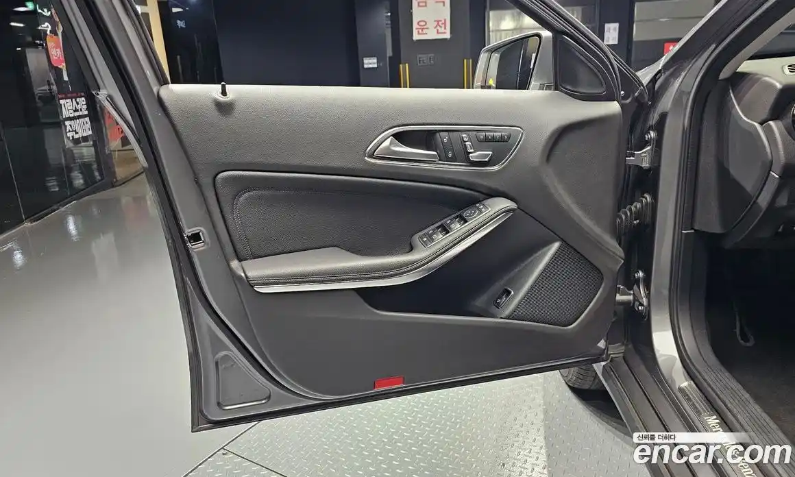 Mercedes-Benz GLA-Class 2017 2.0 гидро, фото 14 Mercedes-Benz GLA-Class 2017 2.0 гидро, фото 14