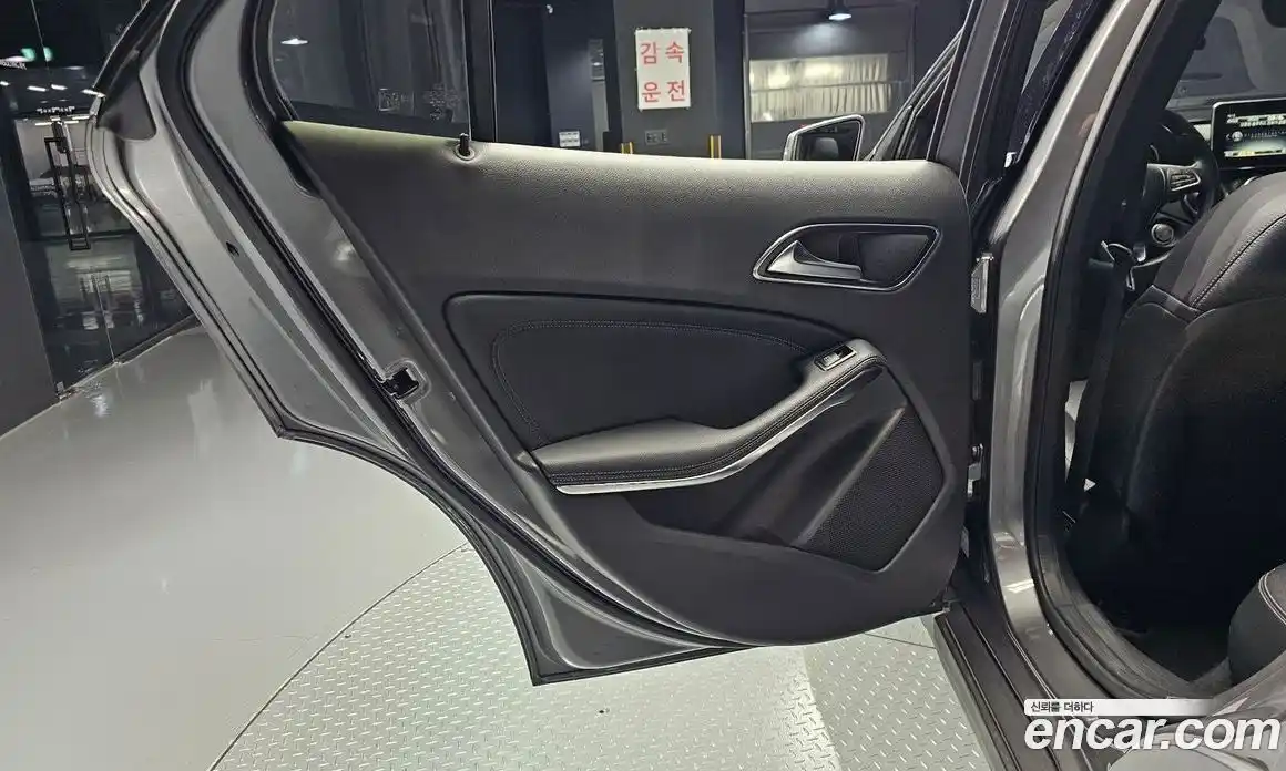 Mercedes-Benz GLA-Class 2017 2.0 гидро, фото 15 Mercedes-Benz GLA-Class 2017 2.0 гидро, фото 15