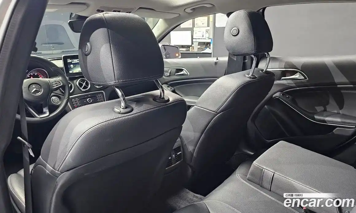 Mercedes-Benz GLA-Class 2017 2.0 гидро, фото 16 Mercedes-Benz GLA-Class 2017 2.0 гидро, фото 16