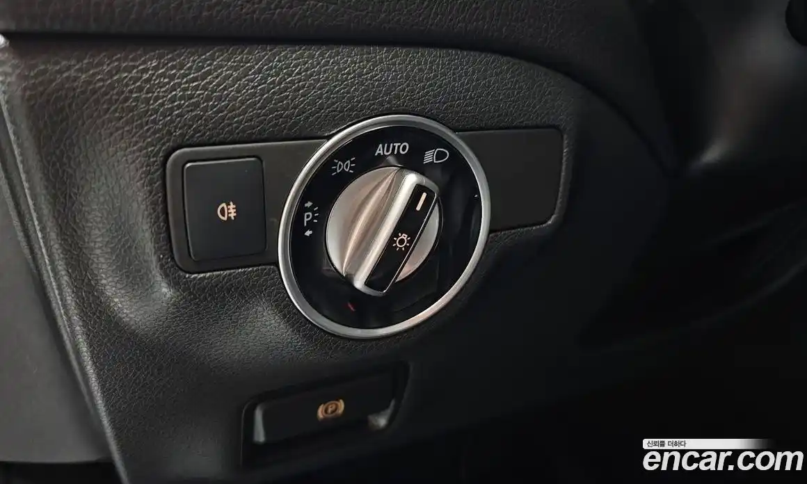 Mercedes-Benz GLA-Class 2017 2.0 гидро, фото 28 Mercedes-Benz GLA-Class 2017 2.0 гидро, фото 28