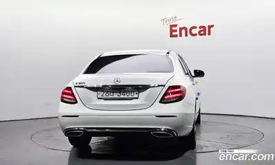 Mercedes-Benz E-Class 2018 2.0 автомат (гидро), миниатюра 4