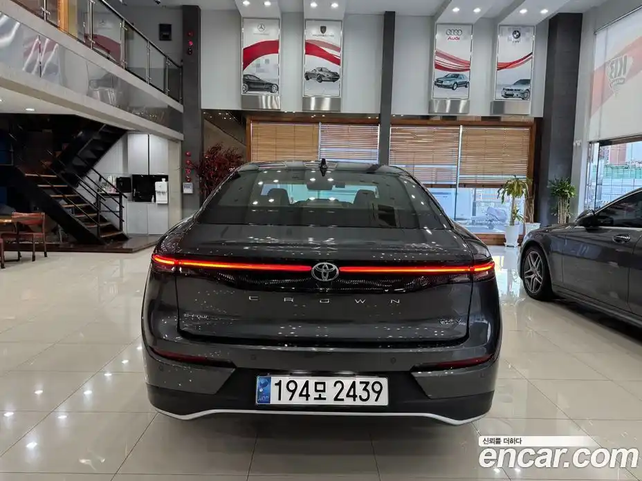 Toyota Crown 2024 2.5 автомат (гидро), фото 4 Toyota Crown 2024 2.5 автомат (гидро), фото 4