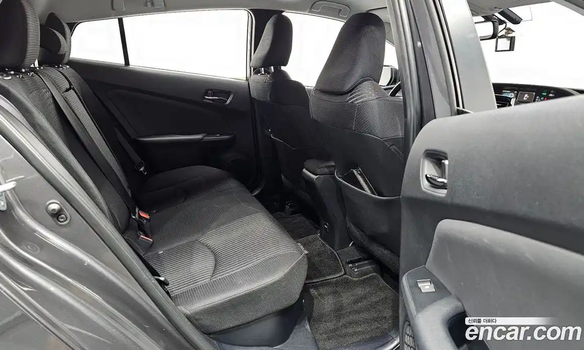 Toyota Prius 2018 1.8 автомат (гидро), фото 12 Toyota Prius 2018 1.8 автомат (гидро), фото 12