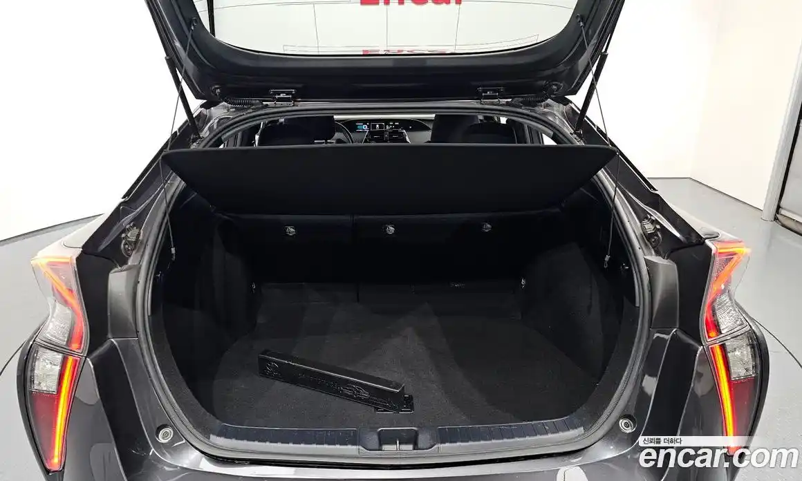 Toyota Prius 2018 1.8 автомат (гидро), фото 20 Toyota Prius 2018 1.8 автомат (гидро), фото 20