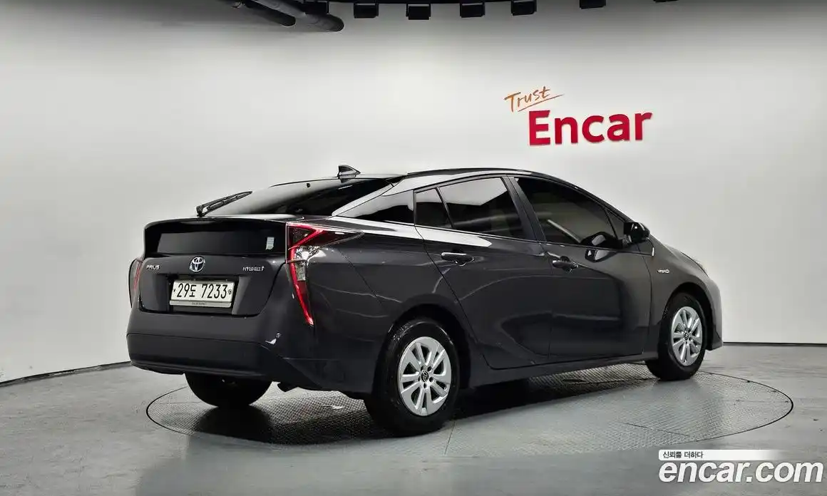 Toyota Prius 2018 1.8 автомат (гидро), фото 2 Toyota Prius 2018 1.8 автомат (гидро), фото 2