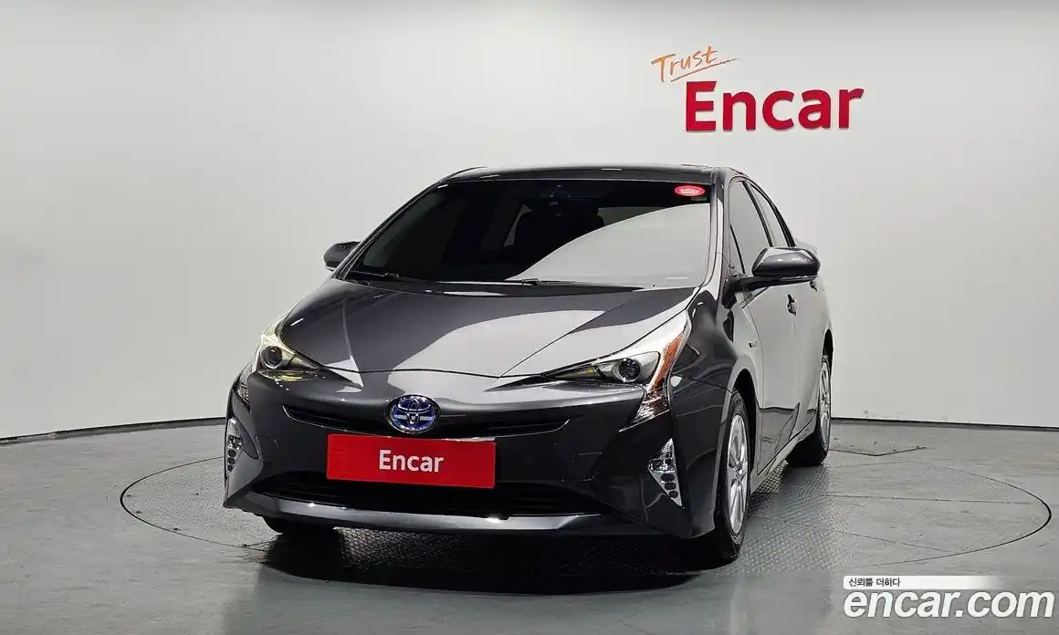 Toyota Prius 2018 1.8 автомат (гидро), фото 3 Toyota Prius 2018 1.8 автомат (гидро), фото 3