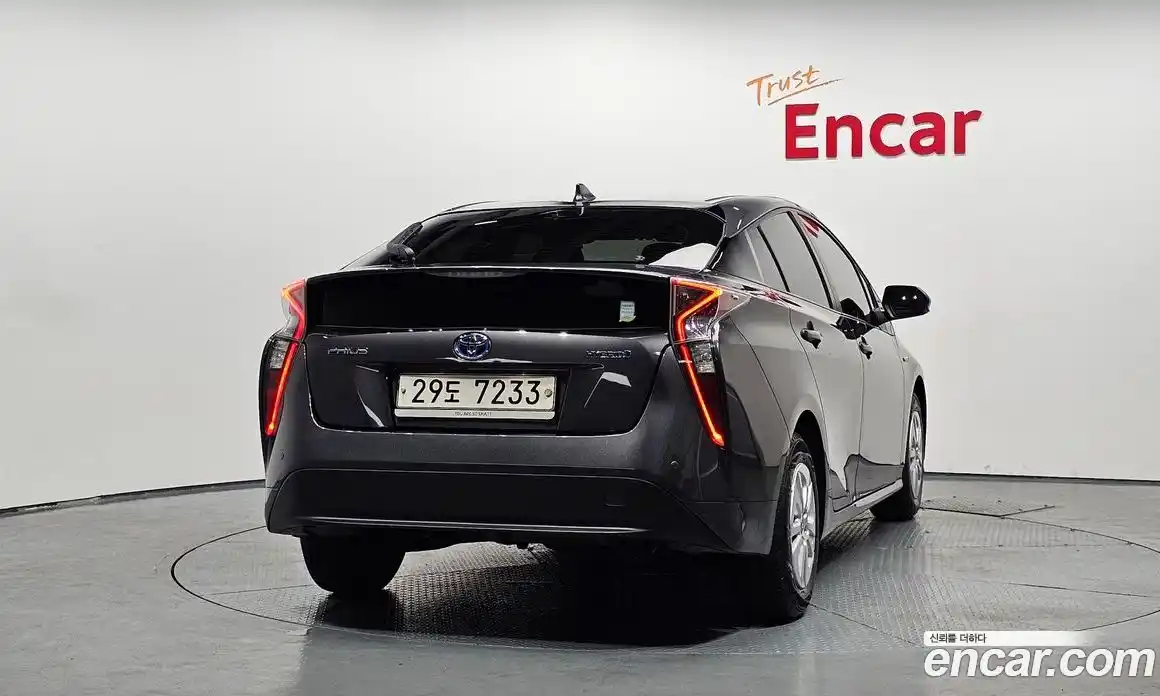 Toyota Prius 2018 1.8 автомат (гидро), фото 4 Toyota Prius 2018 1.8 автомат (гидро), фото 4
