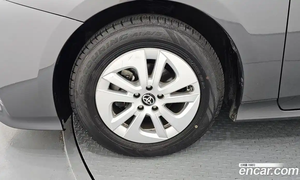 Toyota Prius 2018 1.8 автомат (гидро), фото 5 Toyota Prius 2018 1.8 автомат (гидро), фото 5