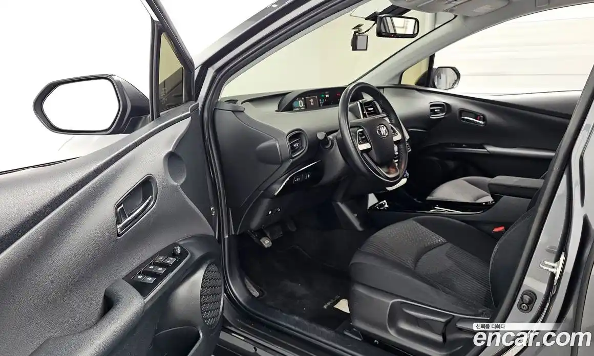 Toyota Prius 2018 1.8 автомат (гидро), фото 10 Toyota Prius 2018 1.8 автомат (гидро), фото 10