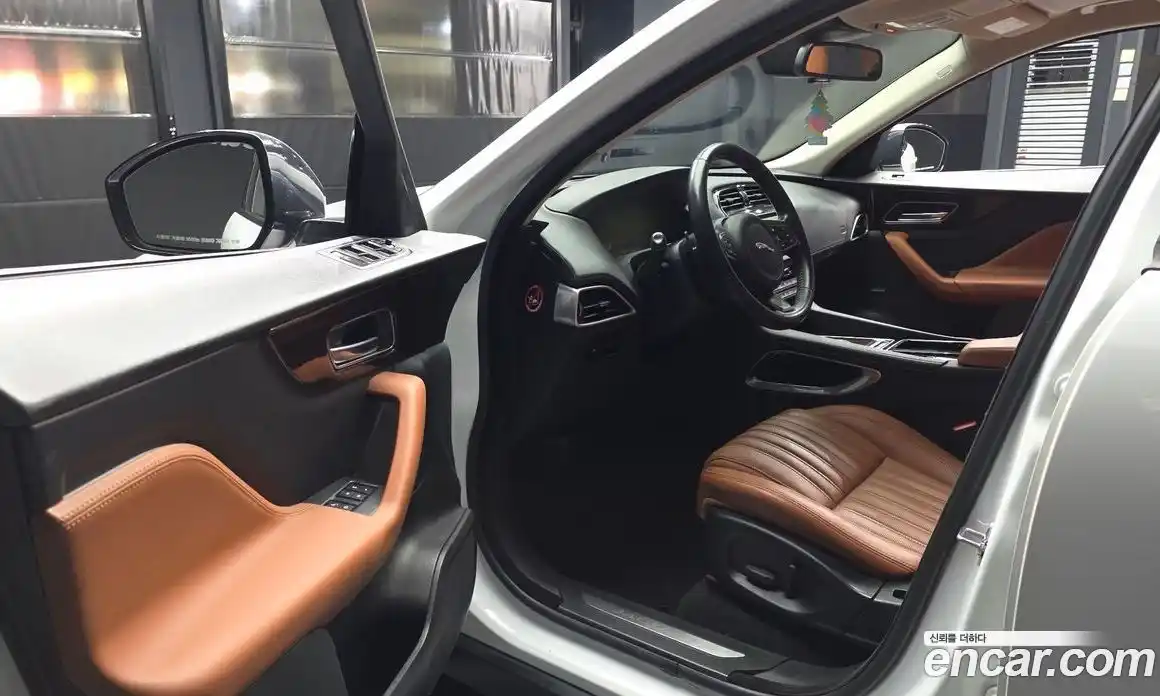 Jaguar F-Pace 2017 2.0 автомат (гидро), фото 13 Jaguar F-Pace 2017 2.0 автомат (гидро), фото 13