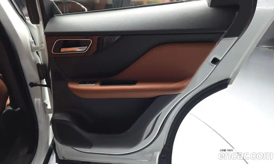 Jaguar F-Pace 2017 2.0 автомат (гидро), фото 15 Jaguar F-Pace 2017 2.0 автомат (гидро), фото 15