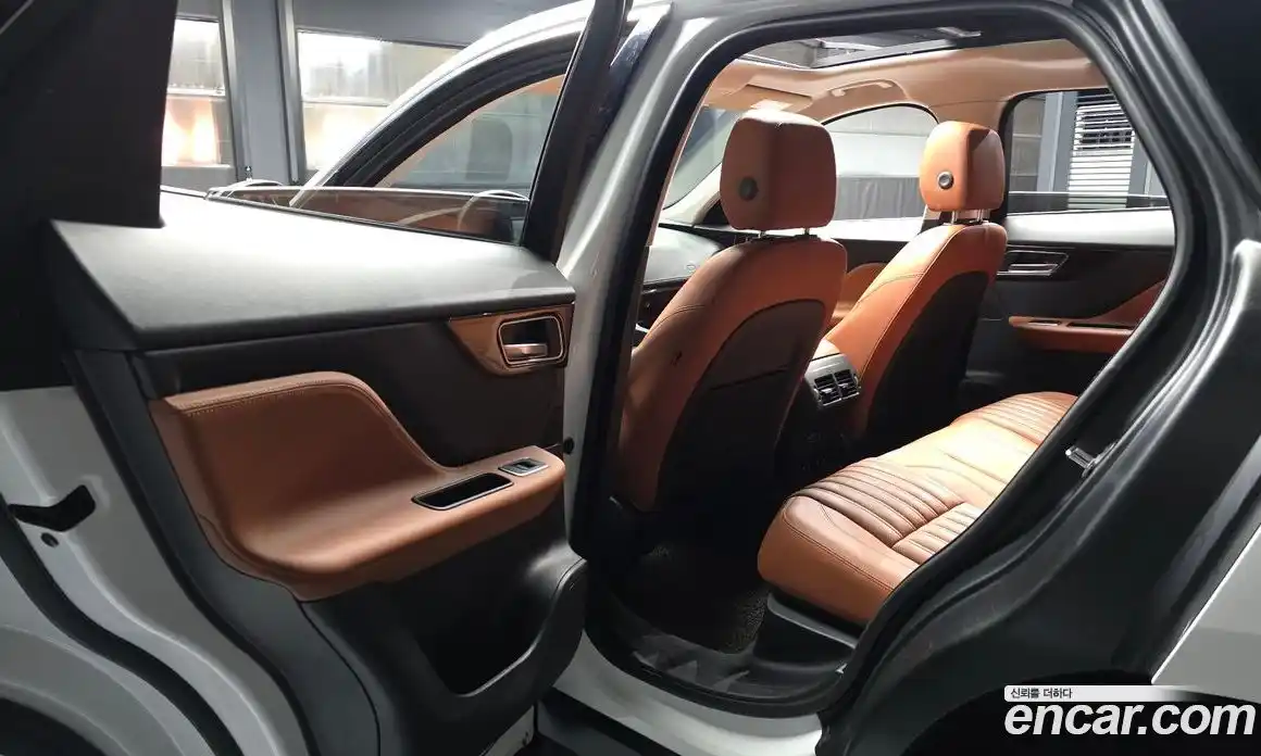 Jaguar F-Pace 2017 2.0 автомат (гидро), фото 16 Jaguar F-Pace 2017 2.0 автомат (гидро), фото 16