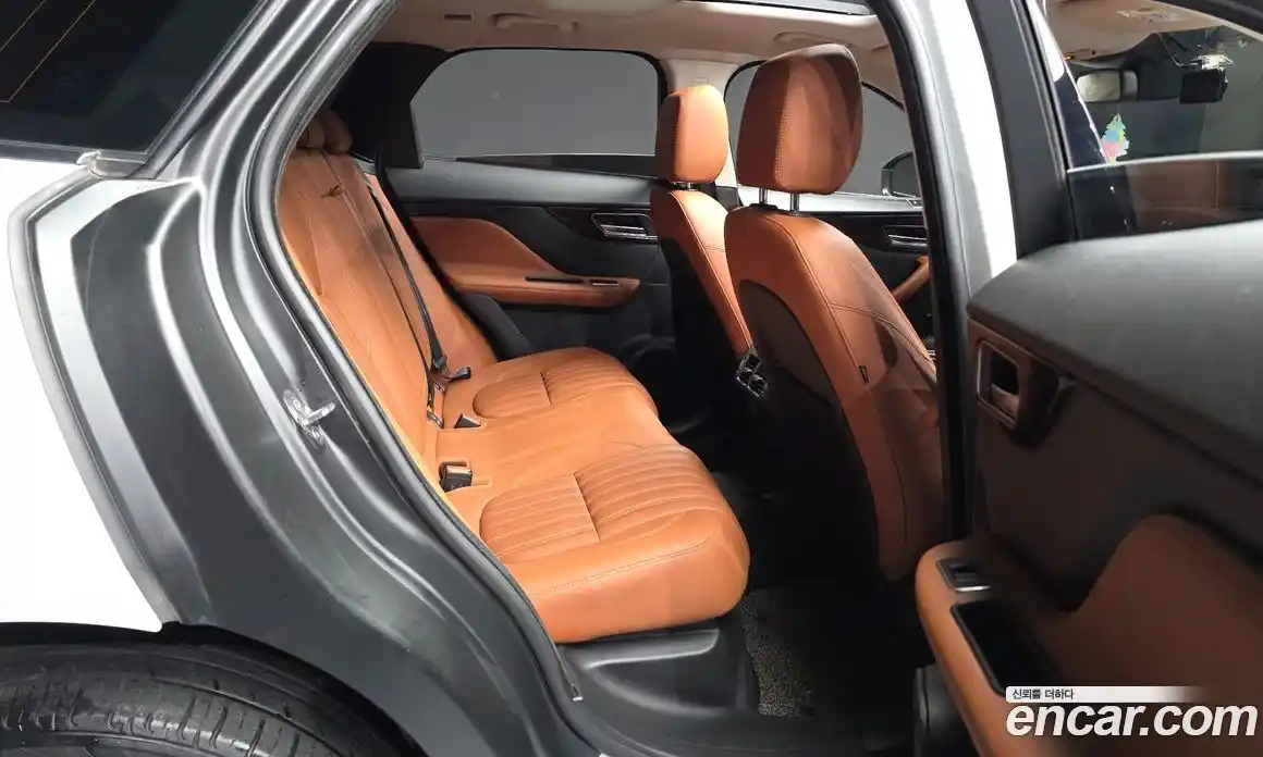 Jaguar F-Pace 2017 2.0 автомат (гидро), фото 18 Jaguar F-Pace 2017 2.0 автомат (гидро), фото 18