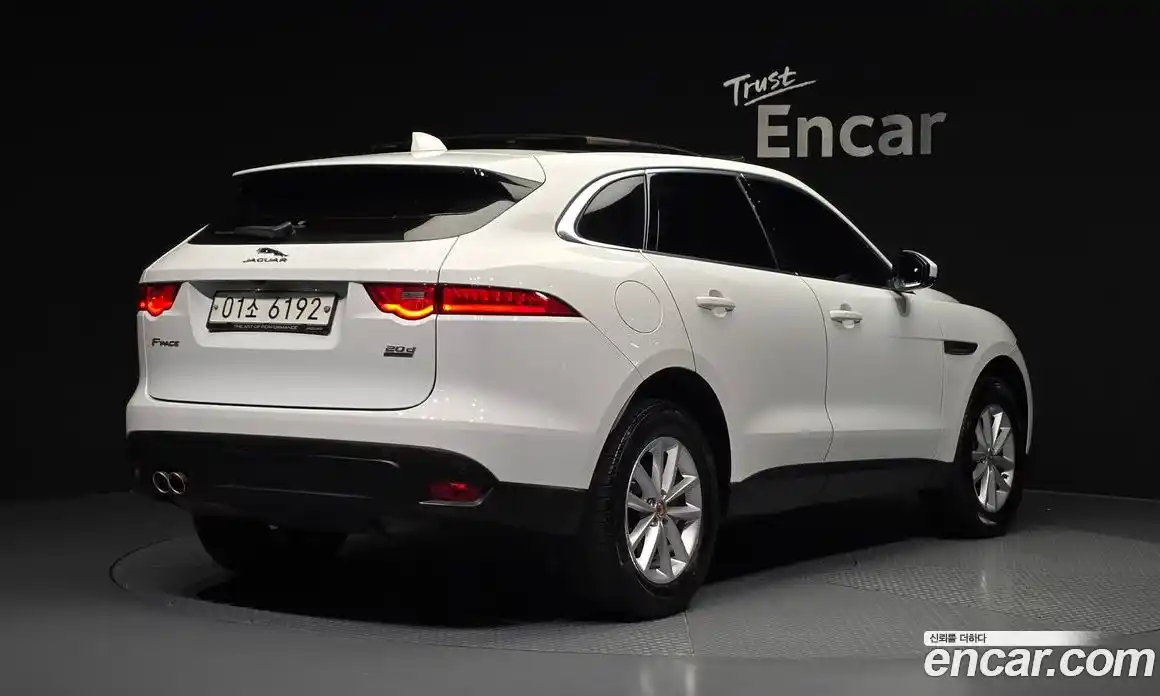 Jaguar F-Pace 2017 2.0 автомат (гидро), фото 2 Jaguar F-Pace 2017 2.0 автомат (гидро), фото 2