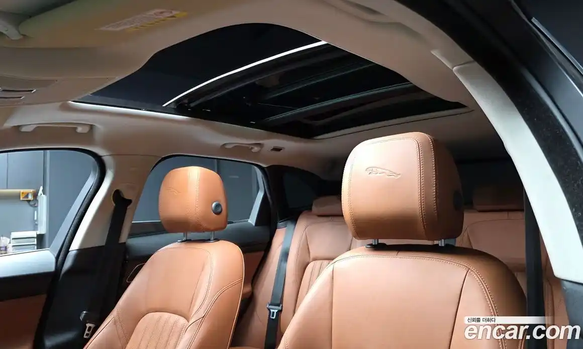 Jaguar F-Pace 2017 2.0 автомат (гидро), фото 23 Jaguar F-Pace 2017 2.0 автомат (гидро), фото 23