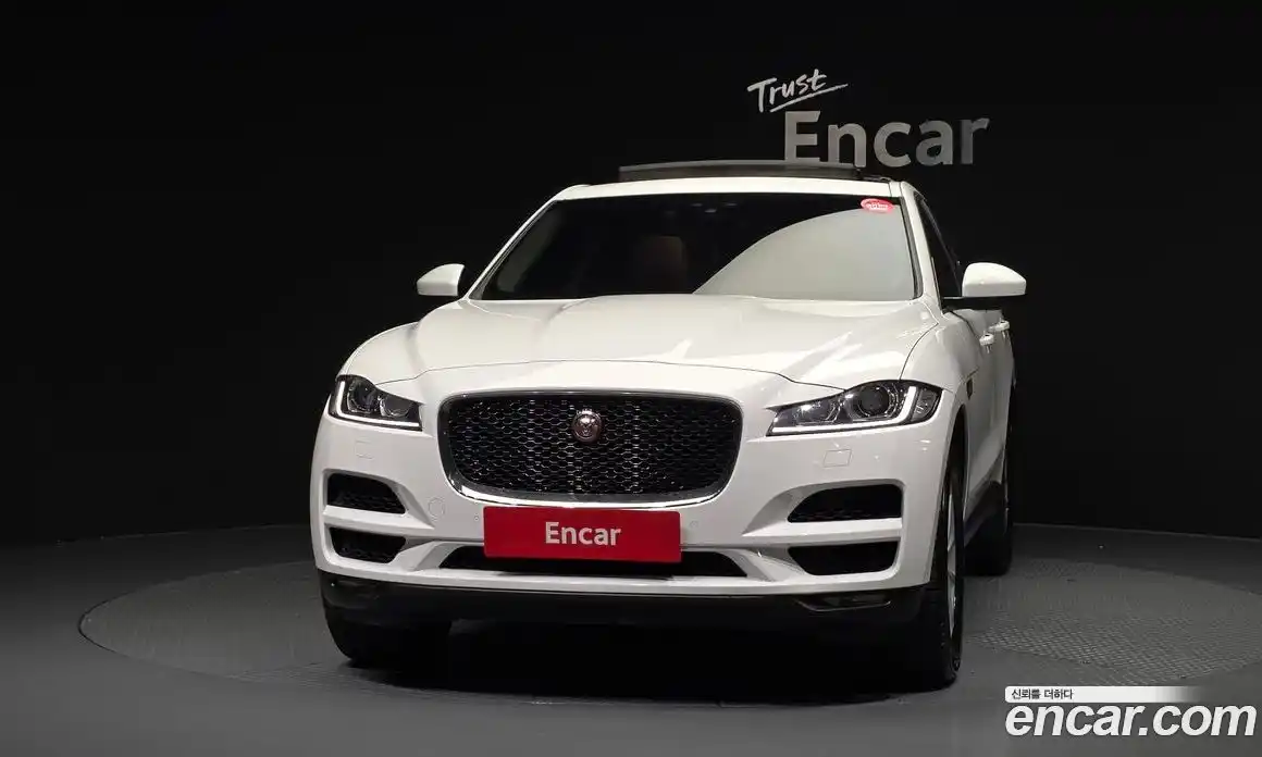 Jaguar F-Pace 2017 2.0 автомат (гидро), фото 3 Jaguar F-Pace 2017 2.0 автомат (гидро), фото 3