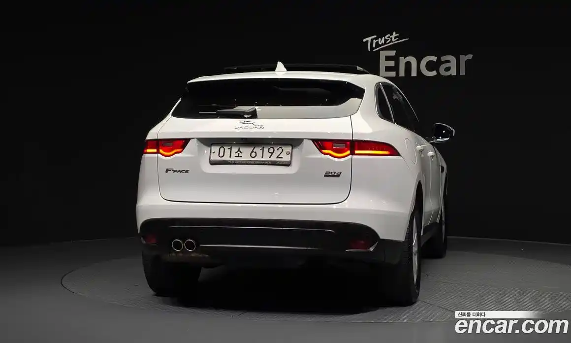 Jaguar F-Pace 2017 2.0 автомат (гидро), фото 4 Jaguar F-Pace 2017 2.0 автомат (гидро), фото 4