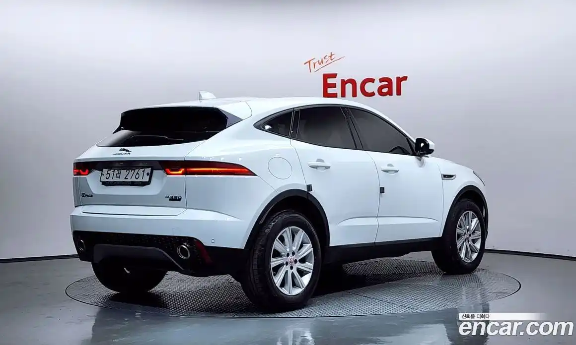 Jaguar E-Pace 2018 2.0 автомат (гидро), фото 2 Jaguar E-Pace 2018 2.0 автомат (гидро), фото 2