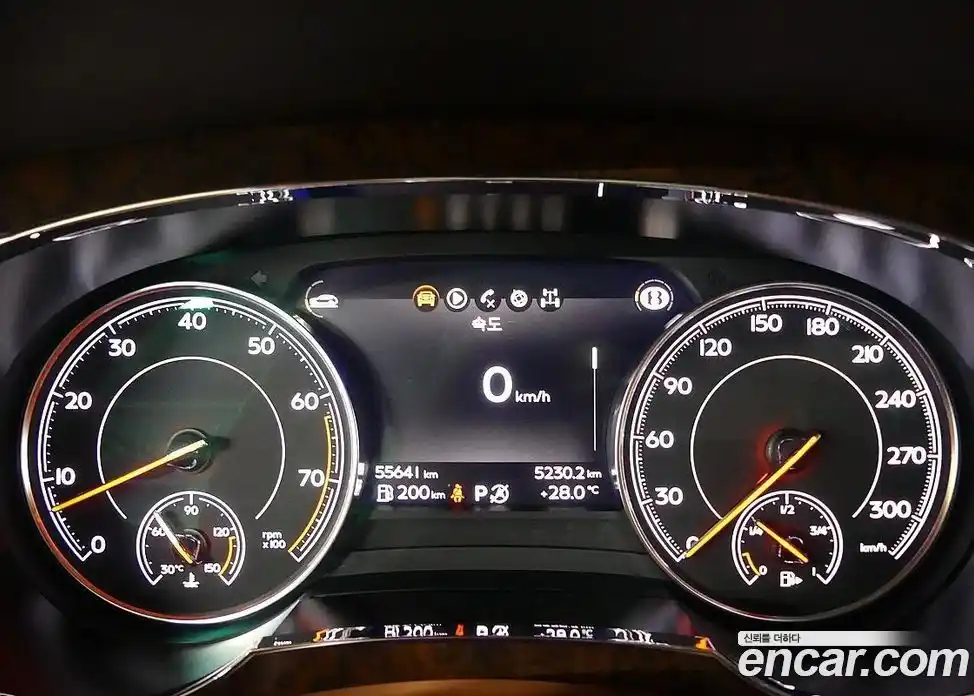 Bentley Bentayga 2017 6.0 автомат (гидро), фото 6 Bentley Bentayga 2017 6.0 автомат (гидро), фото 6