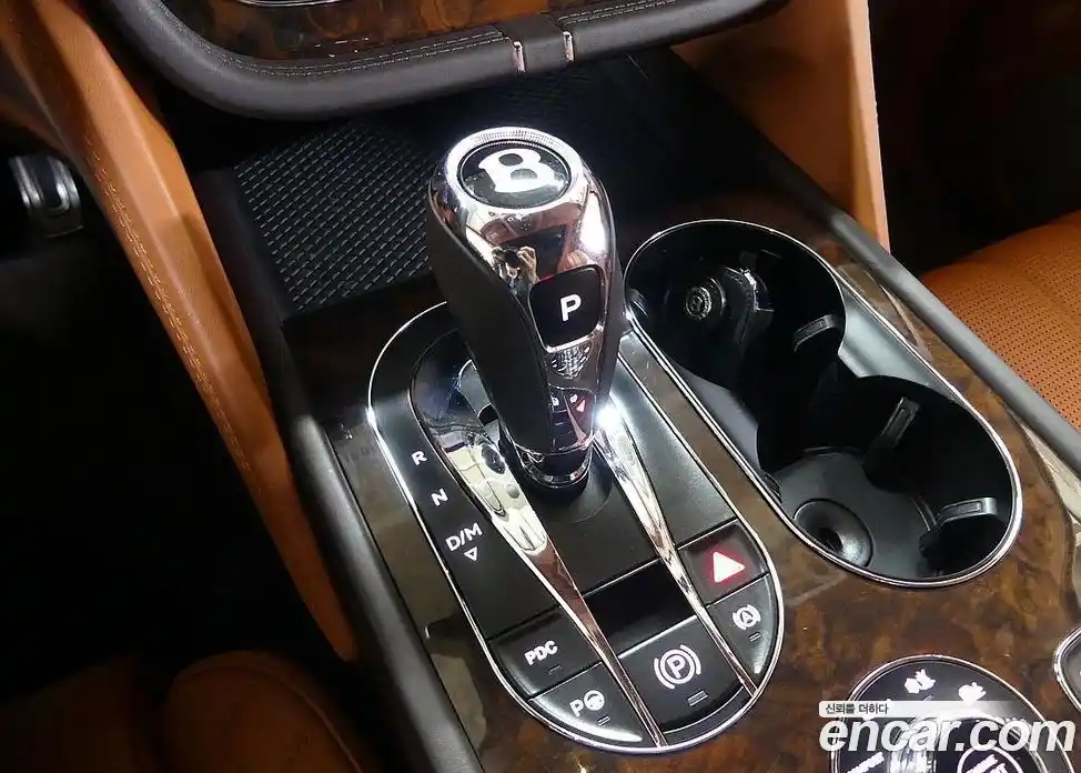 Bentley Bentayga 2017 6.0 автомат (гидро), фото 7 Bentley Bentayga 2017 6.0 автомат (гидро), фото 7