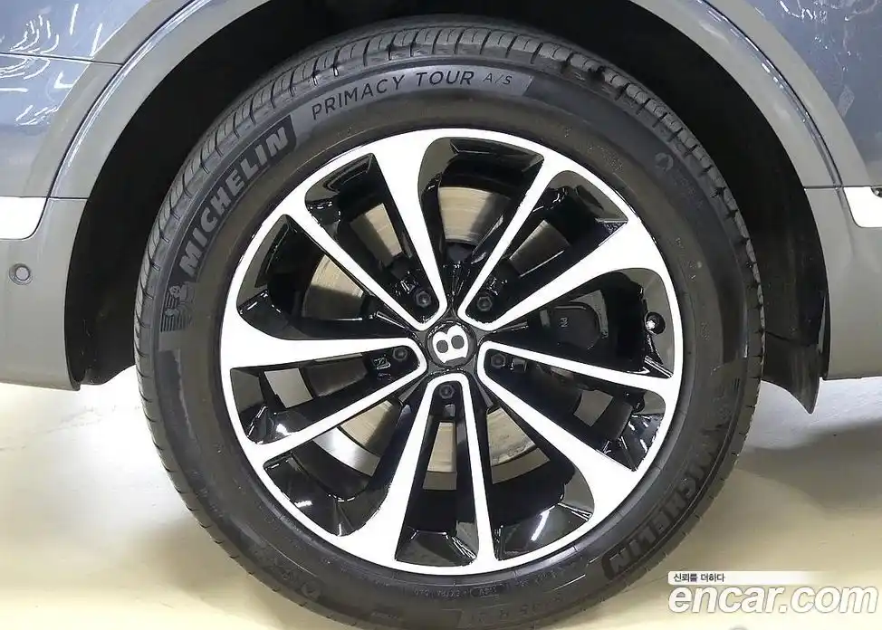 Bentley Bentayga 2017 6.0 автомат (гидро), фото 9 Bentley Bentayga 2017 6.0 автомат (гидро), фото 9