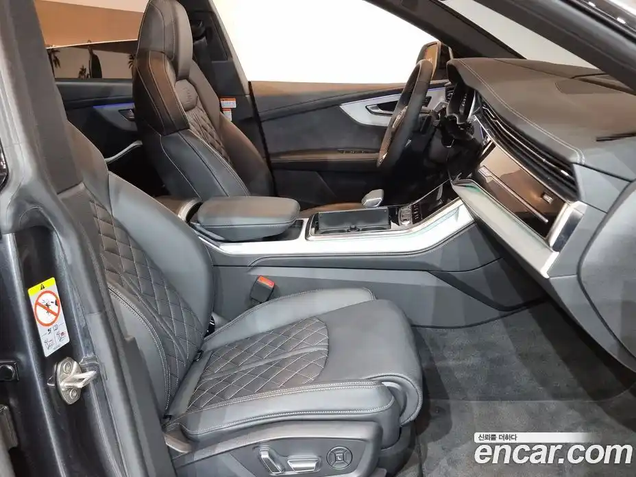 Audi Q8 2024 3.0 автомат (гидро), фото 12