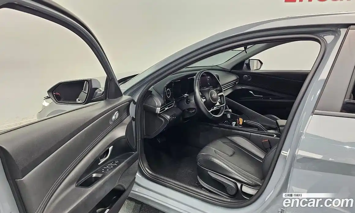 Hyundai Avante 2022 1.6 автомат (гидро), фото 13